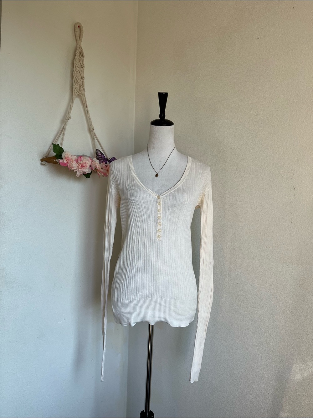 Y2K Women's Cream Henley Long-Sleeve Top size L